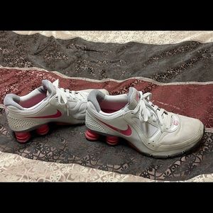 Women’s Nike Shox Pink/Light Gray Size 9